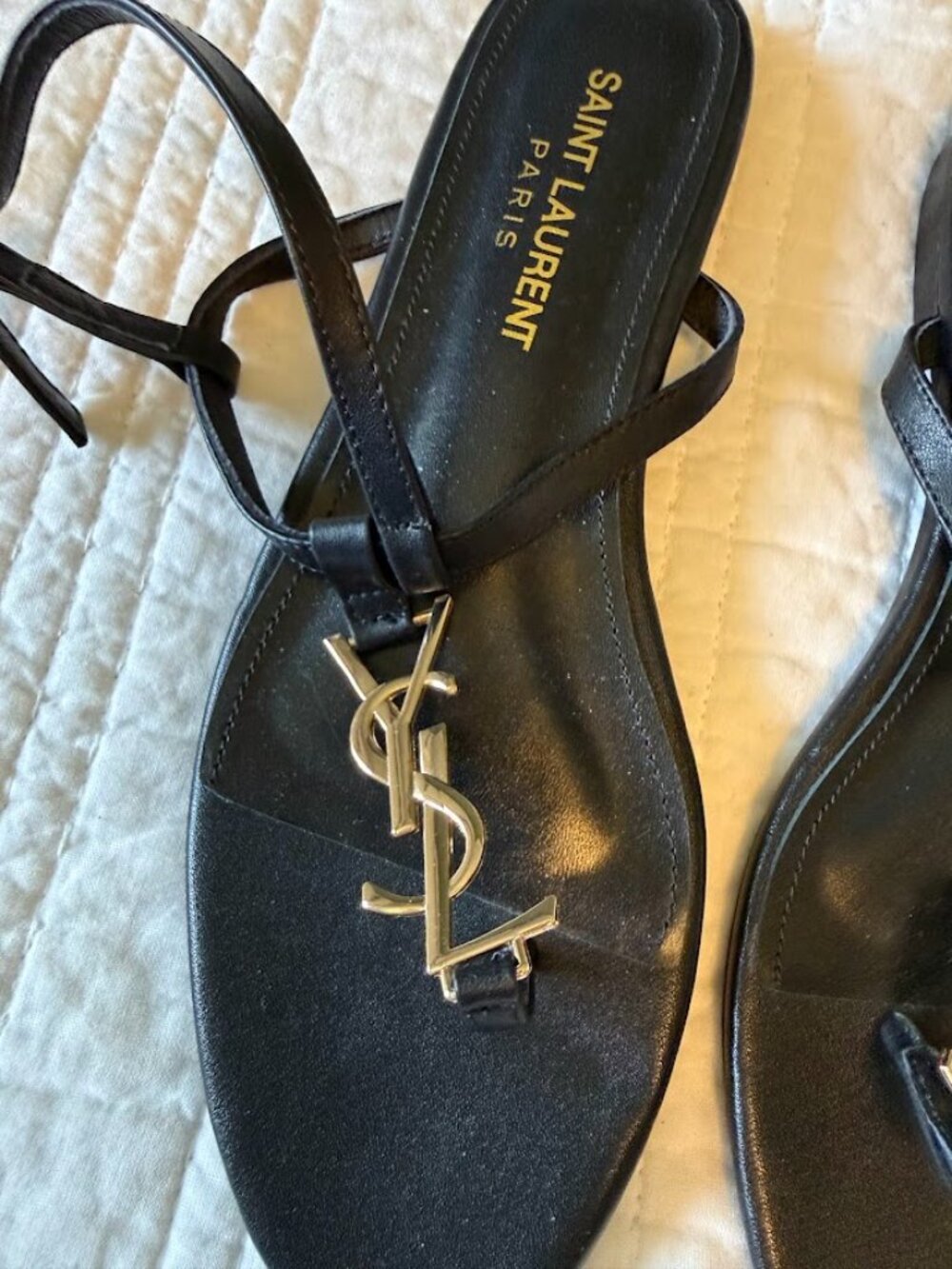 YSL Saint Laurent Italy Cassandra Thong Sandals Black Leather Gold Logo Size 38 - Picture 2 of 5